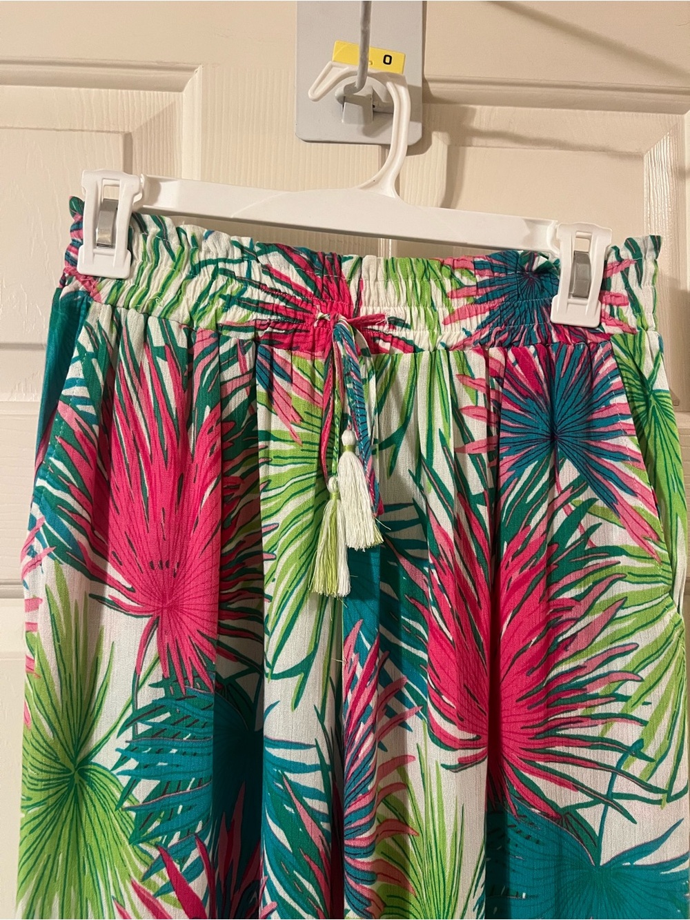 NWOT 🛍️3 for 25 🛍️ Rose & Olive Tropical Pants Pink, Teal & Lime Size Small - Picture 3 of 10
